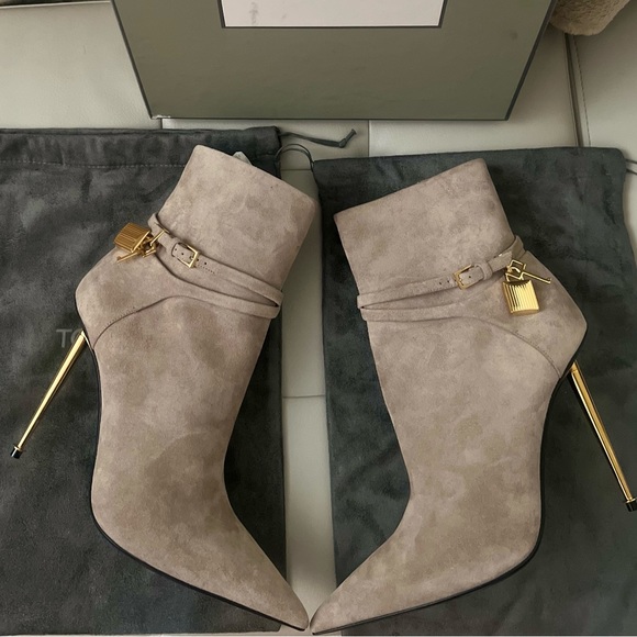Tom Ford Padlock Pointed Toe Heel bootie - Picture 2 of 16